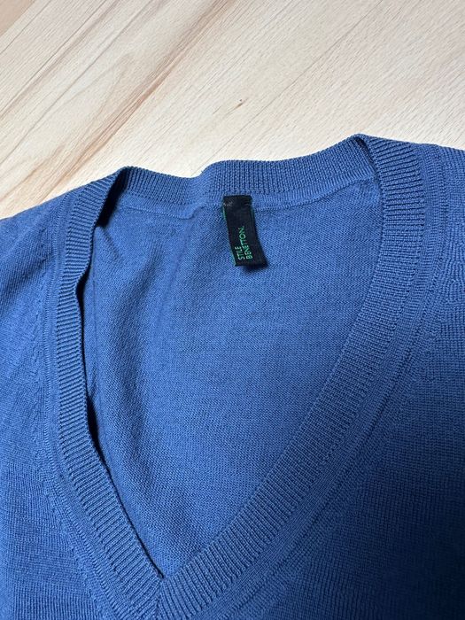 Granatowy sweter męski V-neck Stile Benetton