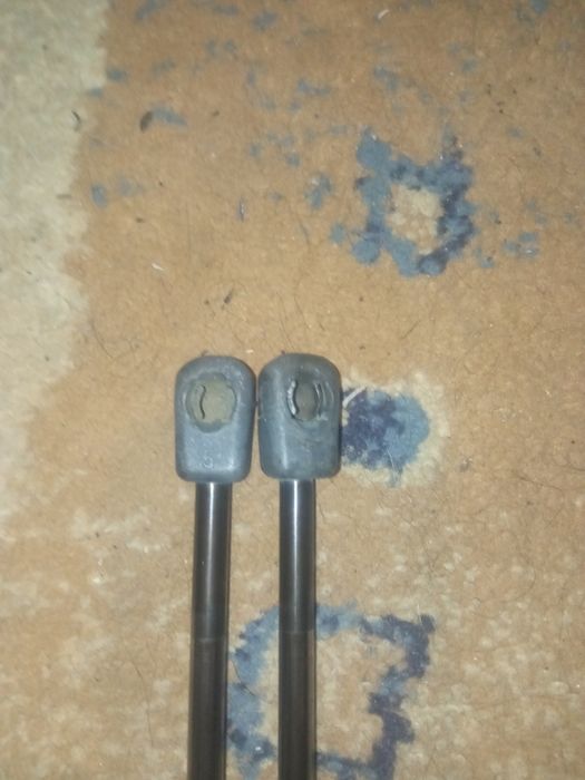 Амортизаторы капота багажника VW