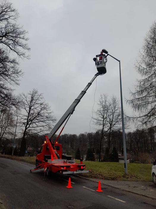 Usługi elektryczne, podnośnikiem, koparką