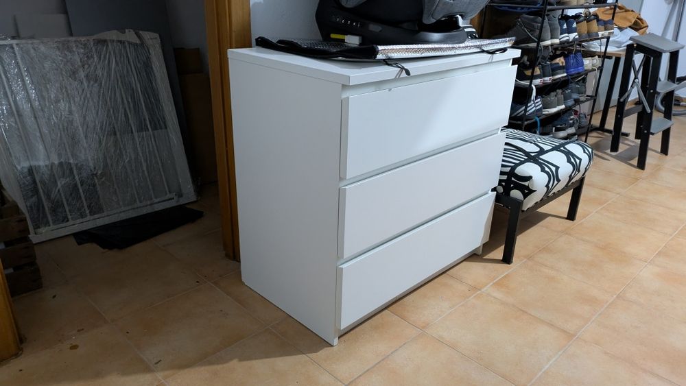 Malm cómoda 3 gavetas