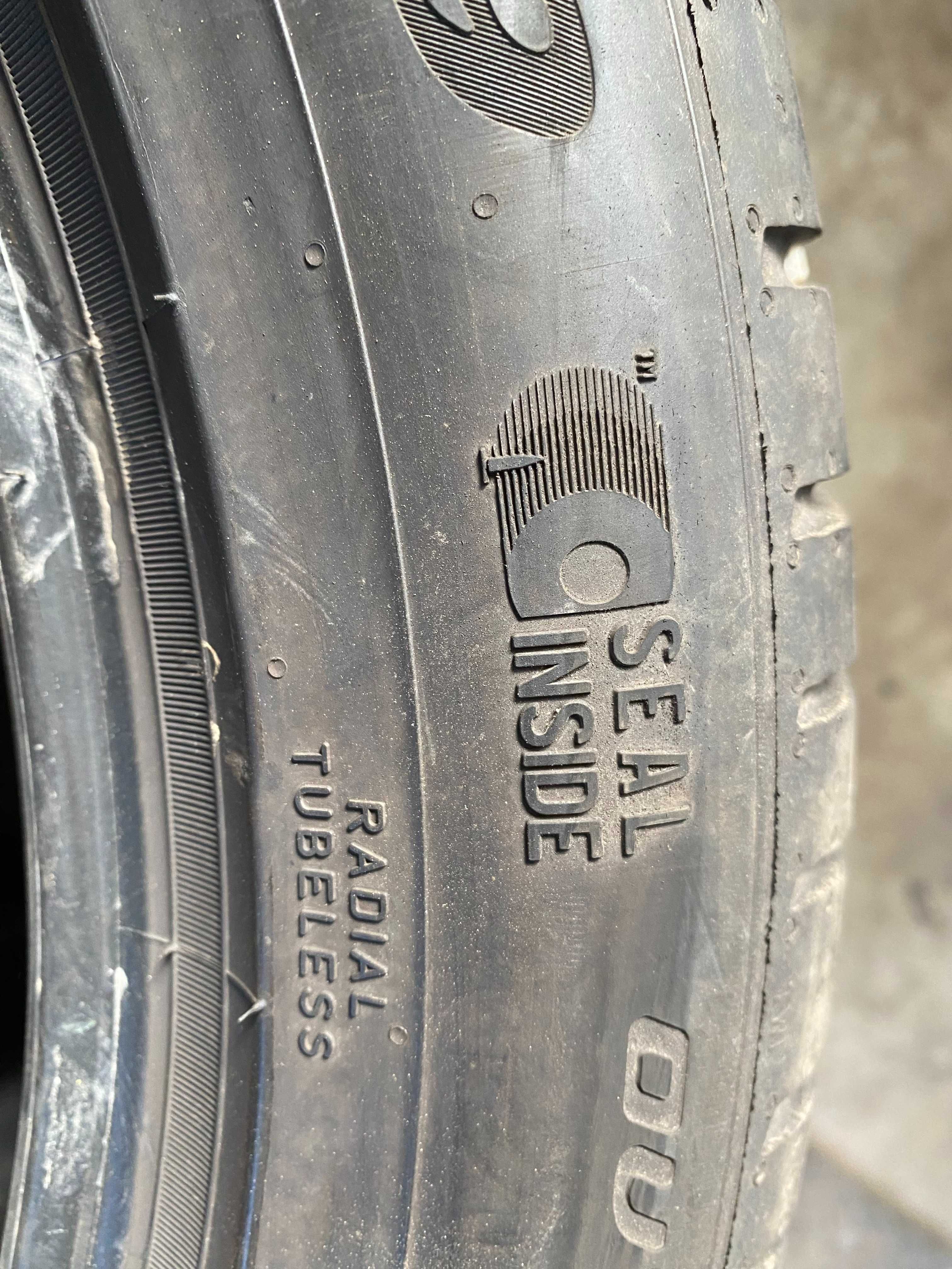 255/45r19 Pirelli Scorpion Seal inside