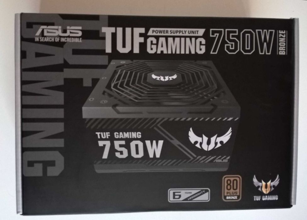 Puste pudełka po podzespołach komputerowych