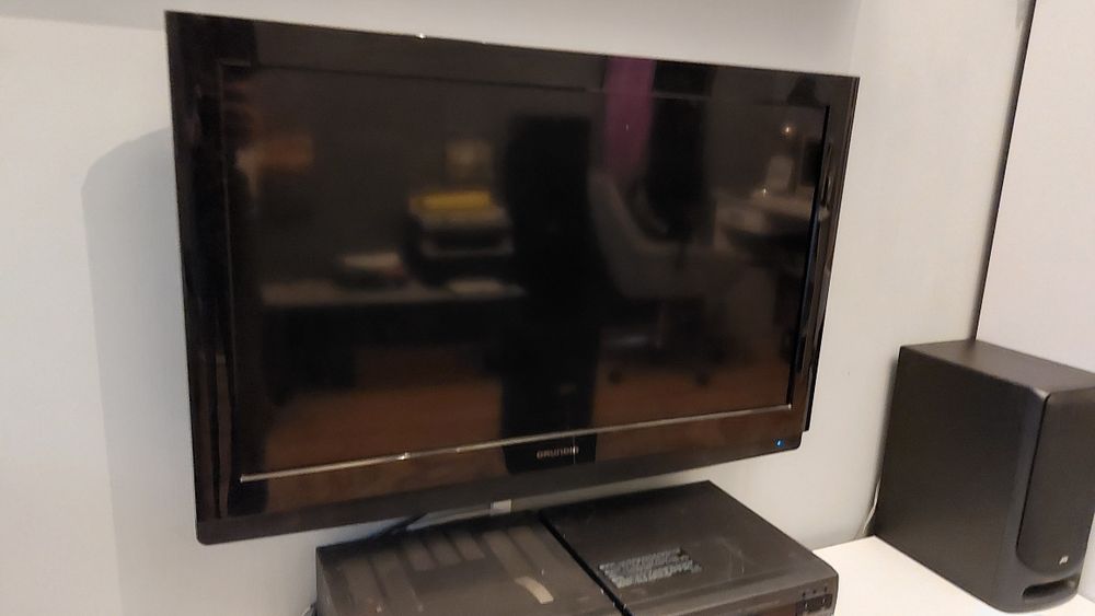 Telewizor LCD 32" Grundig 32VLC3000