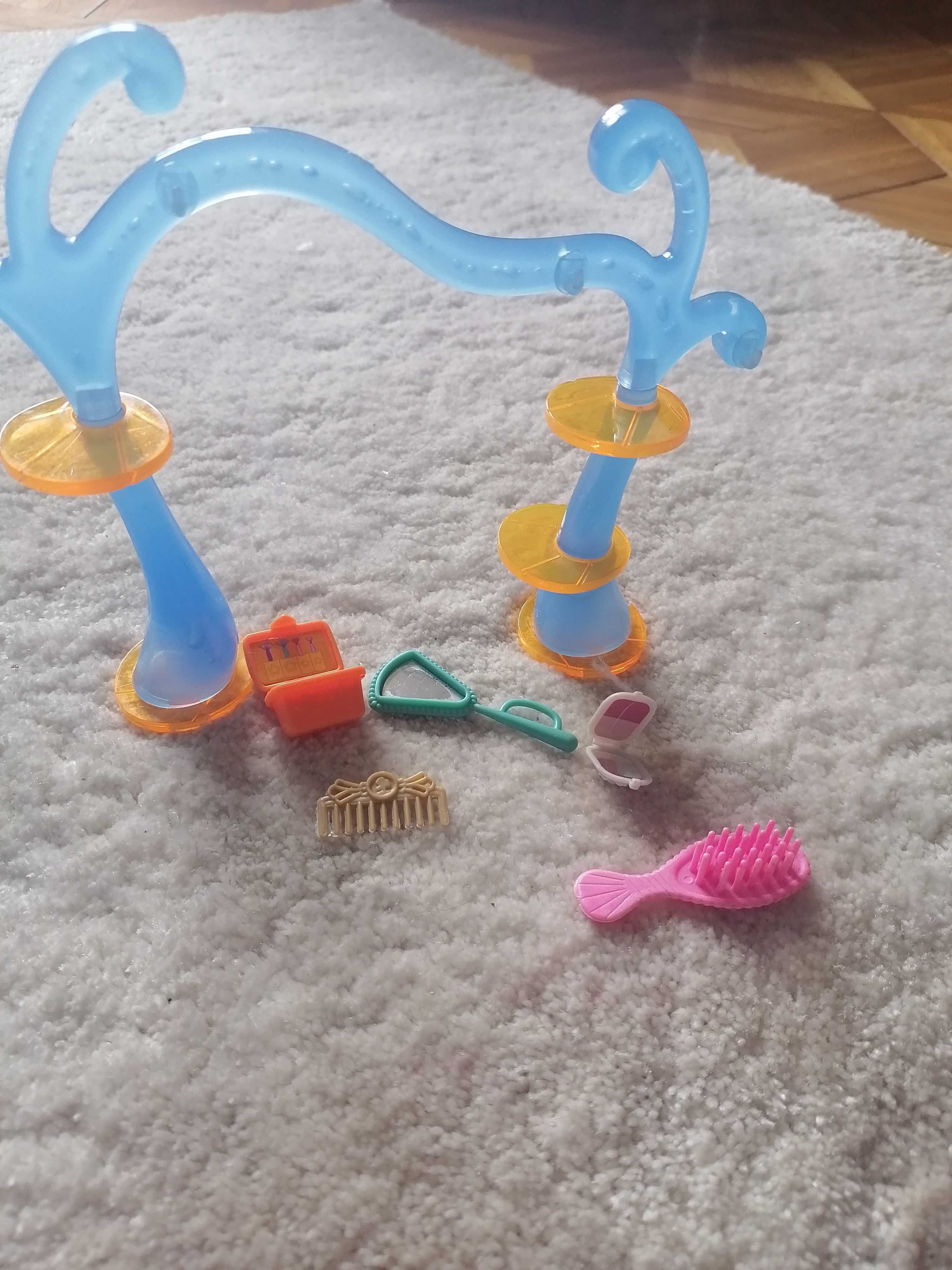 Skuter z kaskiem Barbie i akcesoria
