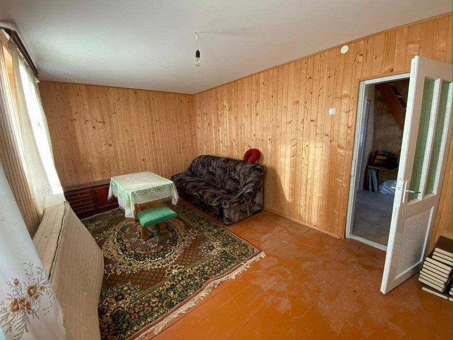 Будинок на обжитій вулиці у Буцневі на дачах