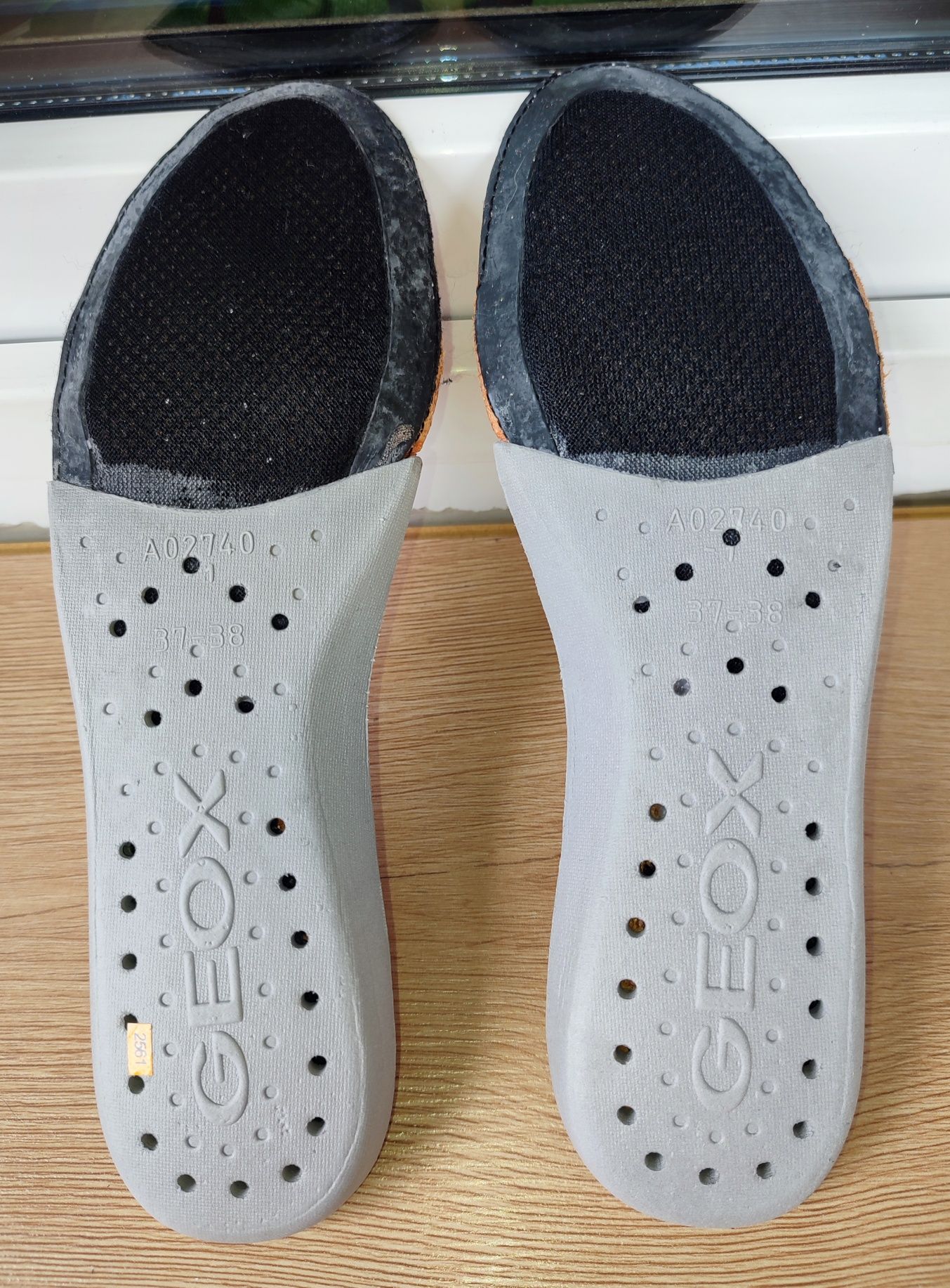 Buty damskie GEOX Respira sneakersy czarne wygodne oddychające r.37