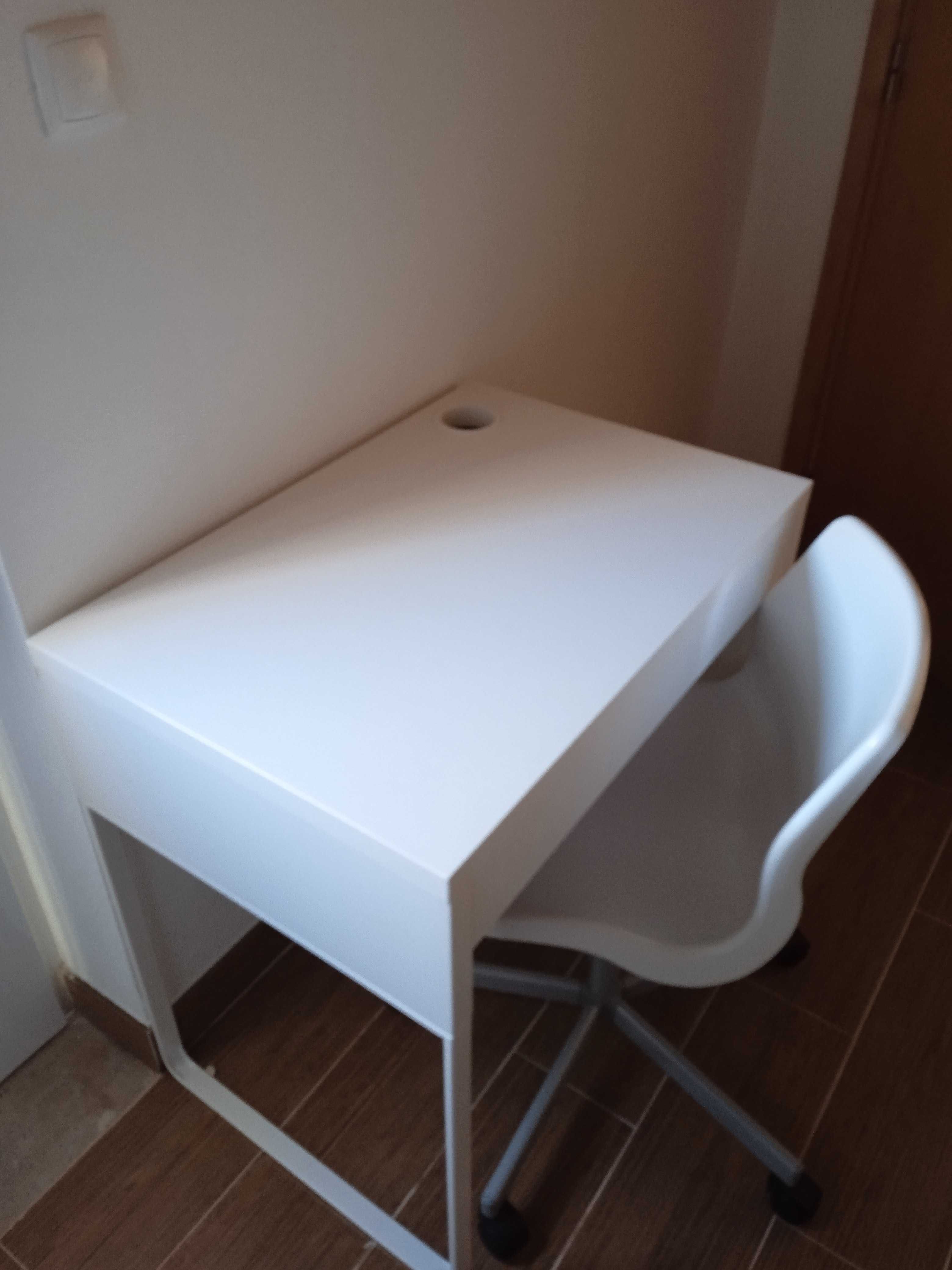 Secretária IKEA MICKE + Cadeira