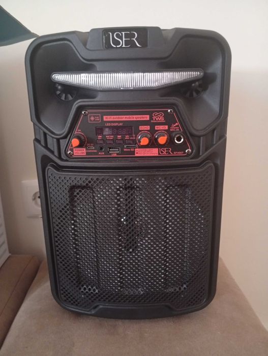 Coluna de som com microfone