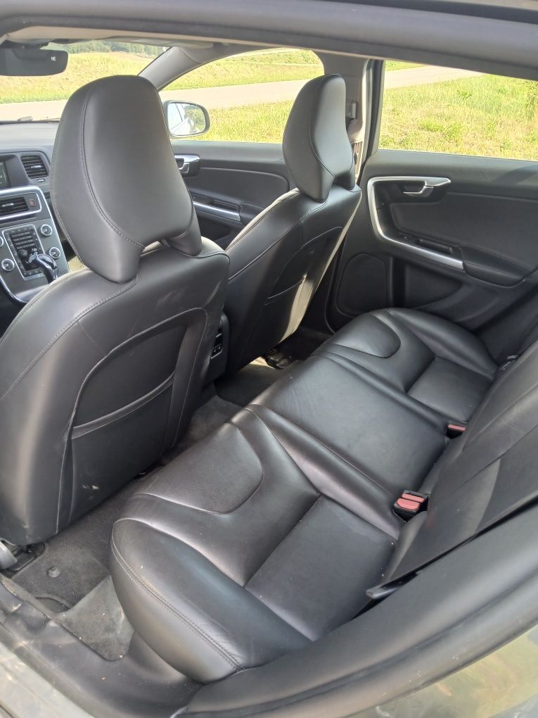 VOLVO V60 T5 AWD 2.5