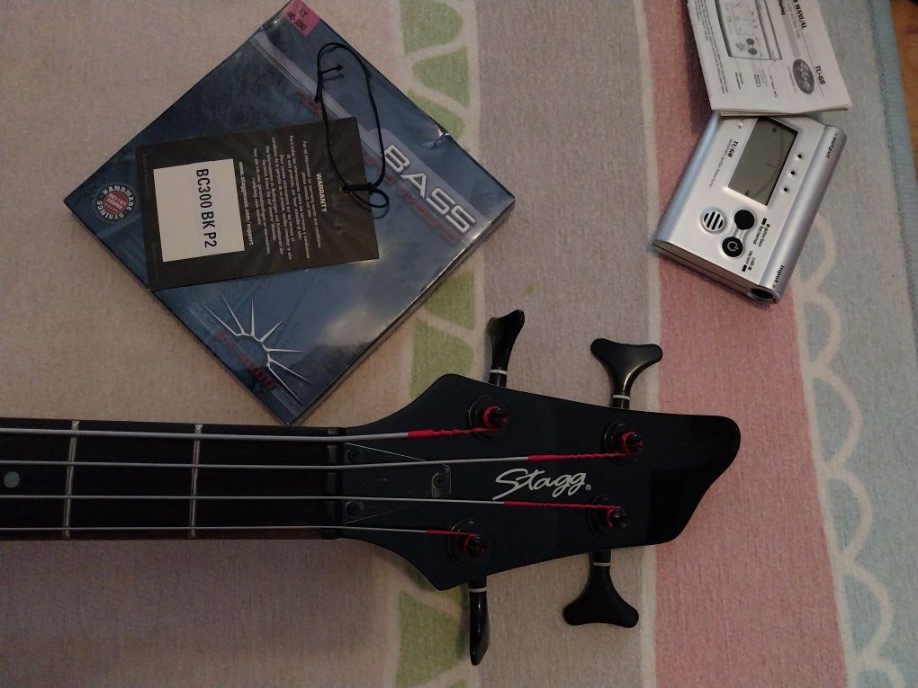Baixo Eléctrico Stagg BC300-GBK