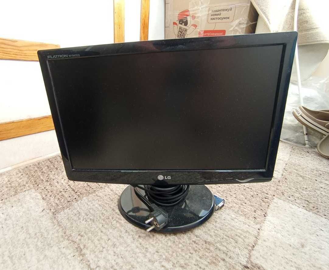 Монитор Philips 22" FullHD