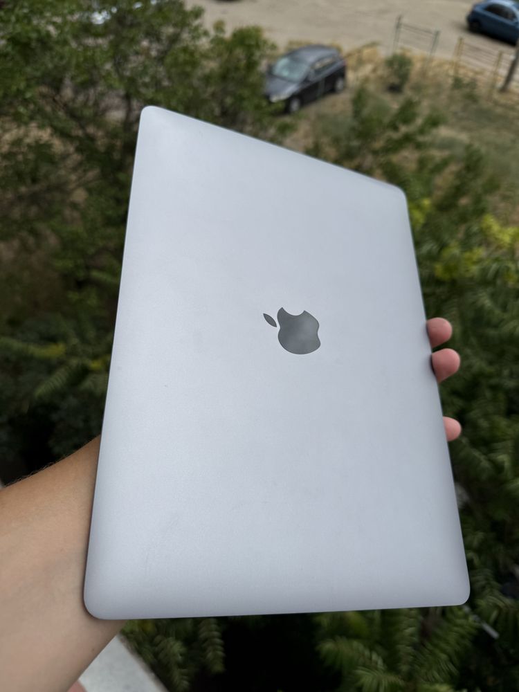 Macbook Air 2020 8/256 silver 259 циклов