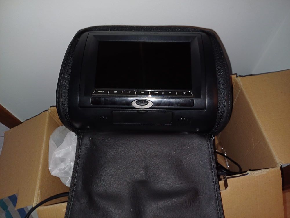 Encosto de cabeca com dvd universal