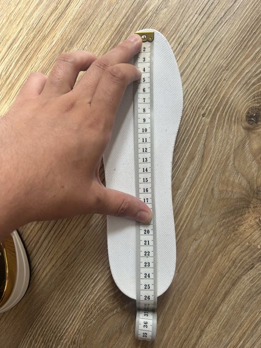 Жіночі оригінальні кроссівки Guess 39-40 розмір