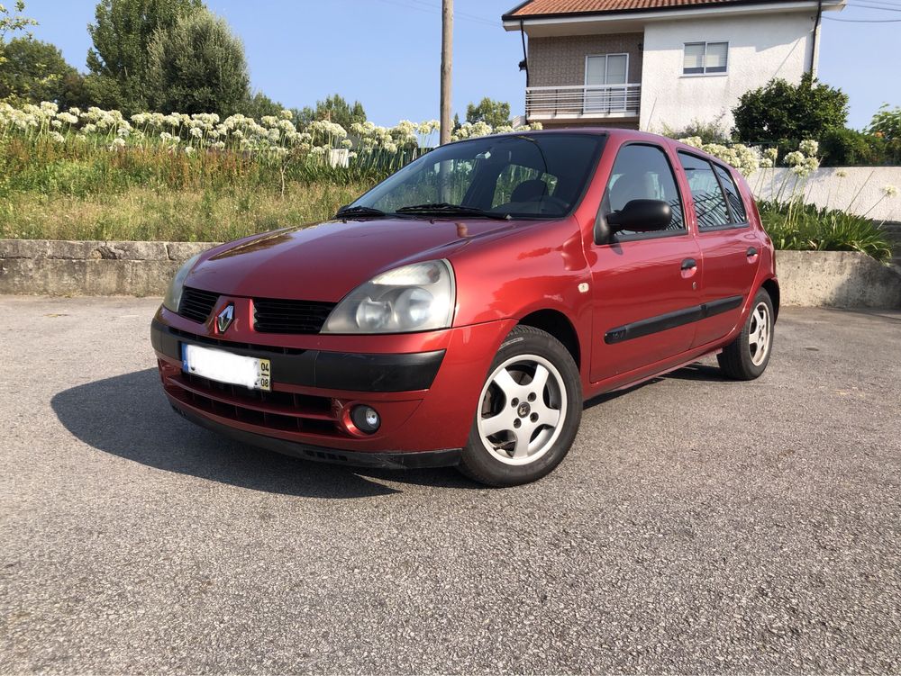 Renault Clio 1.2 2004 Gasolina - Impecavel