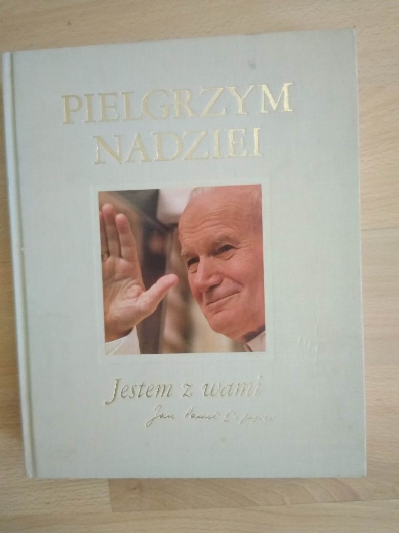 Książka o papieżu Janie Pawle II "Pielgrzym Nadziei. Jestem z Wami"