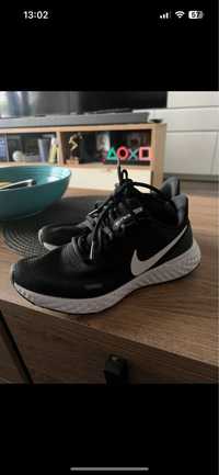 buty Nike Revolution rozm 38.5 jak nowe