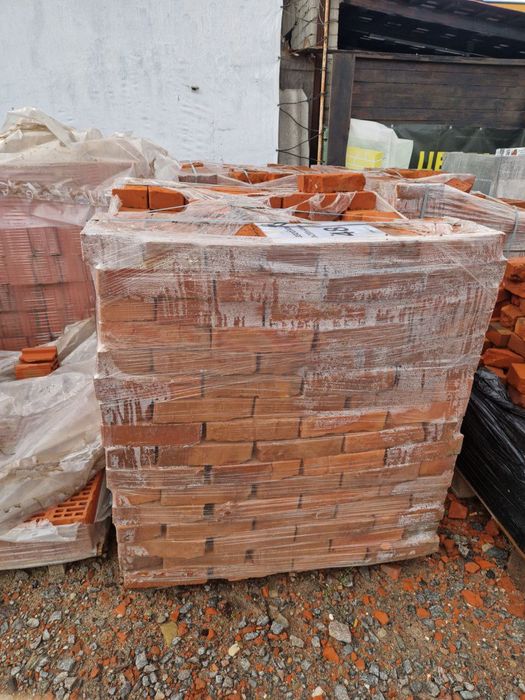 Цегла цервона та шамотна