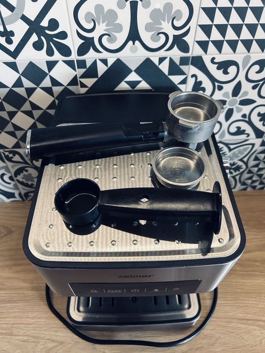 Ekspres ciśnieniowy kolbowy do kawy ZCM7255