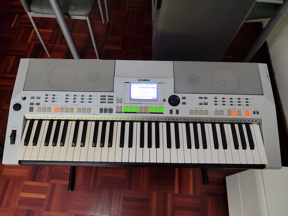 Teaclado arranjador yamaha psr s500 em perfeito estado