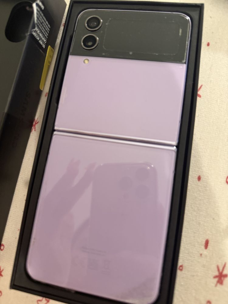 Sprzadam Samsung flip 4
