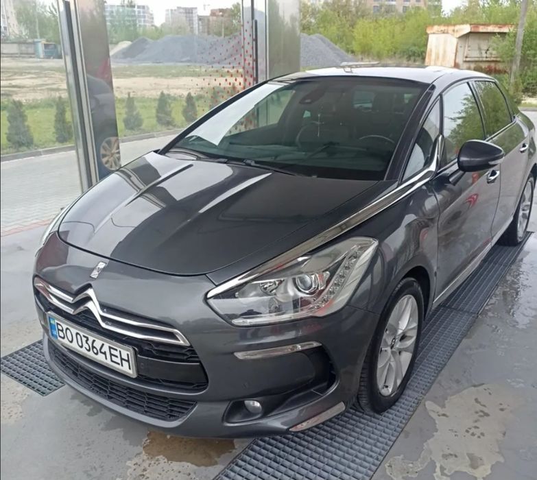 Автомобіль Citroen DS5