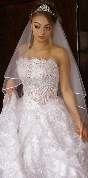 Весільна сукня пишна