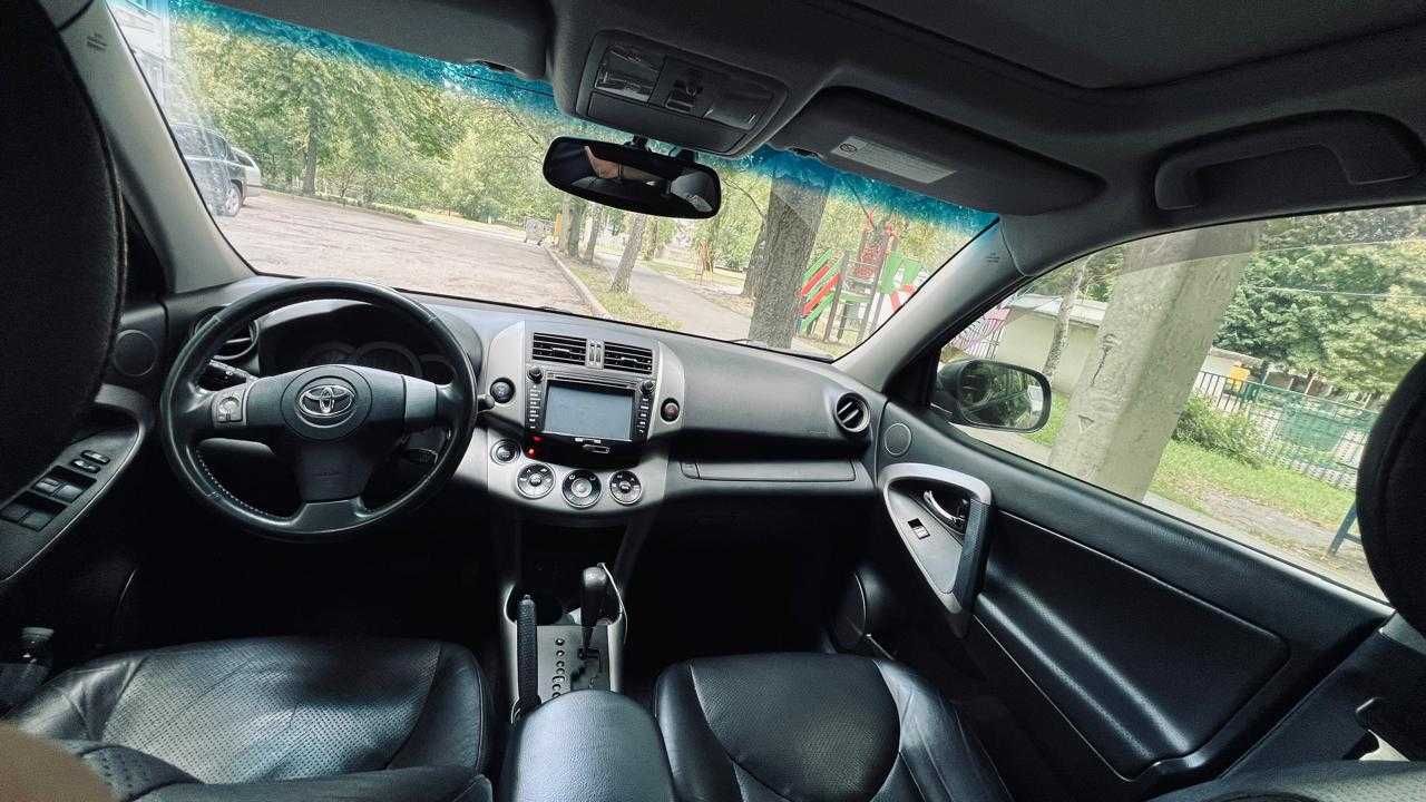 Продаж Toyota RAV4