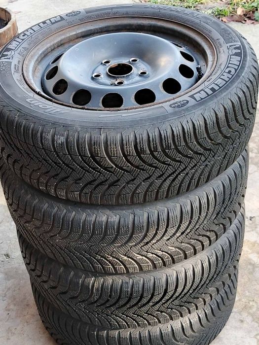 Зимня резина на металевих дисках R16