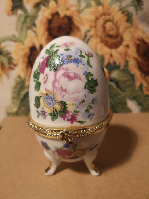 Puzderko porcelanowe jajko Vintage