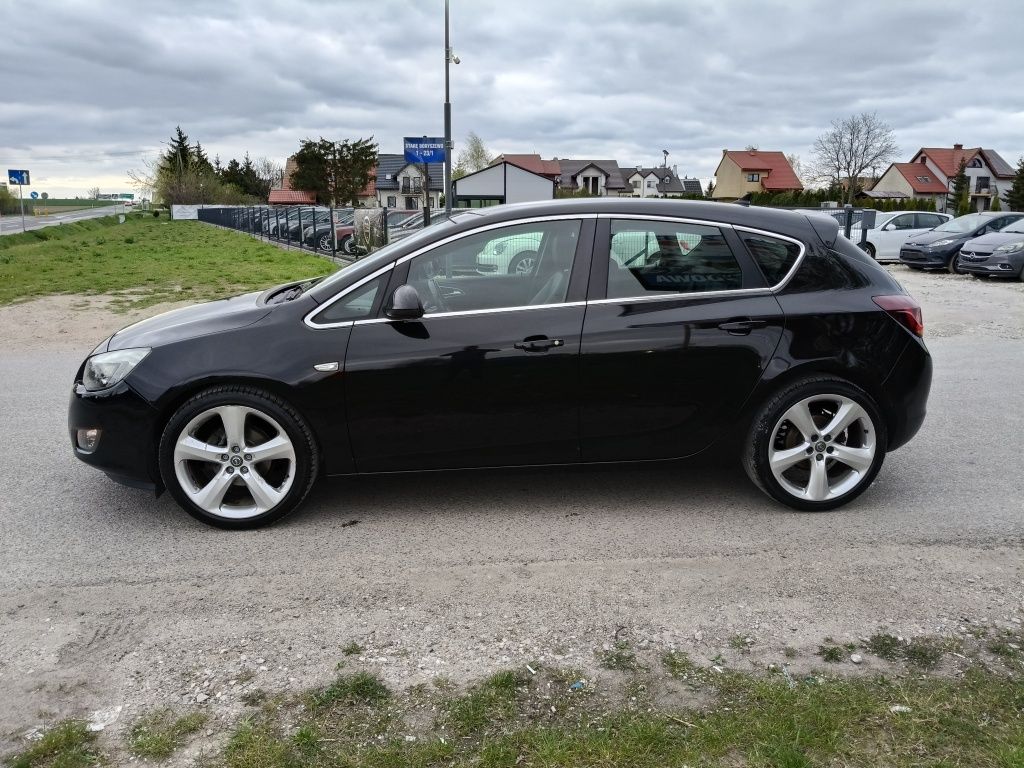 Opel Astra 1,6 Sport Cosmo *** Skóry *** Navi ***