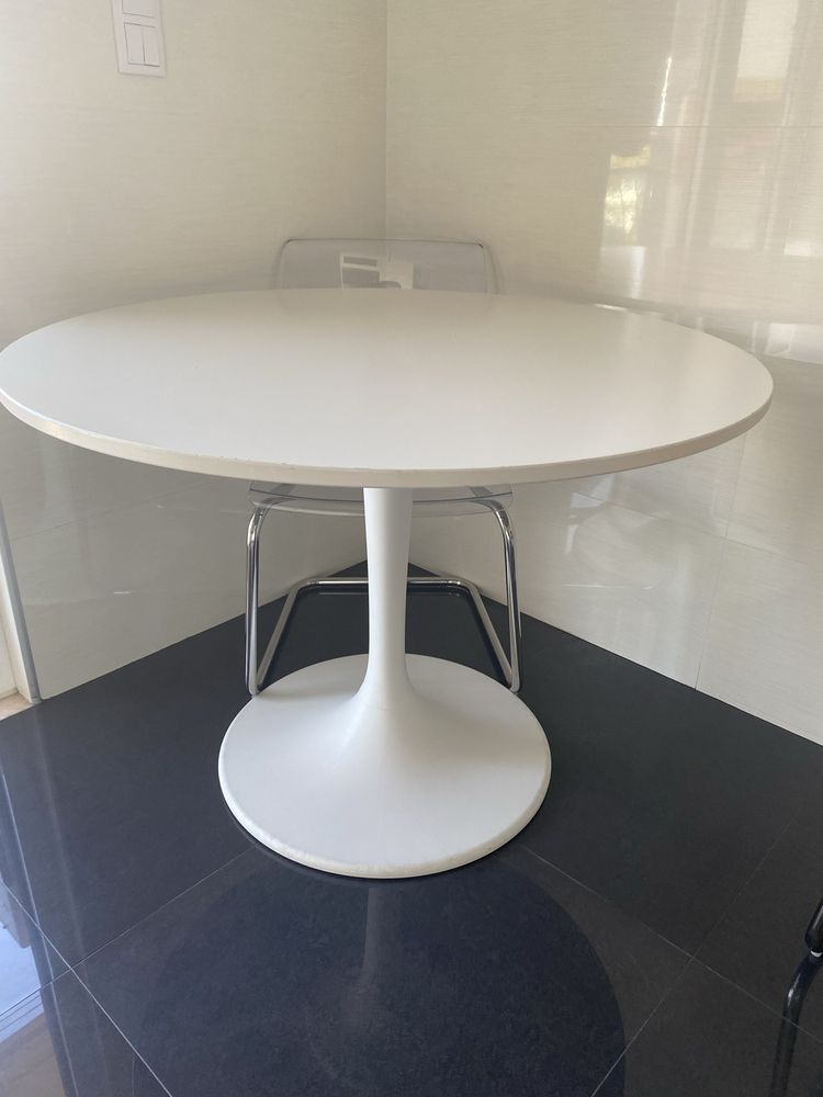 Mesa + 3 cadeiras