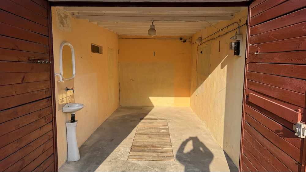 Garaż murowany w ciągu ul. Stalmacha, kanał, prąd