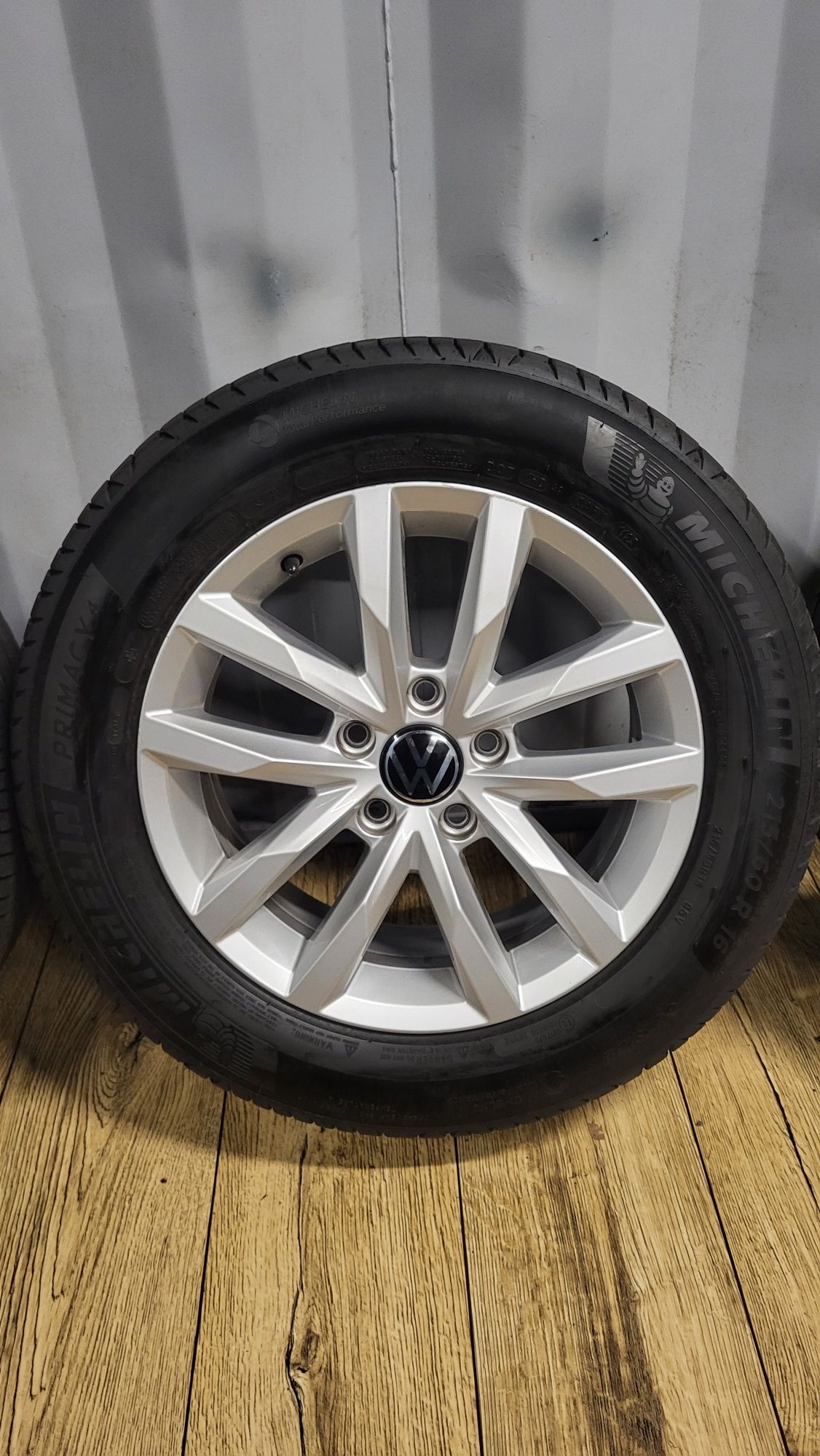 Alufelgi Vw 16" 5x112 z oponami 215/60 R16 Passat B8 B7 Touran