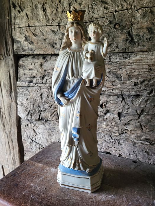 Biskwit Maryja Królowa z porcelany