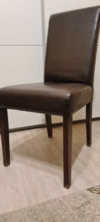 Dwa krzesła brązowe skórzane