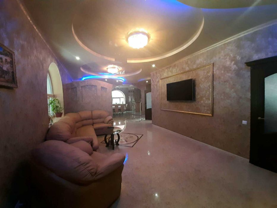 Дом посуточно 280 кв. Сауна, бассейн, бильярд, генератор.