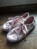 Różowe błyszczące buciki buty trampki rozmiar 33