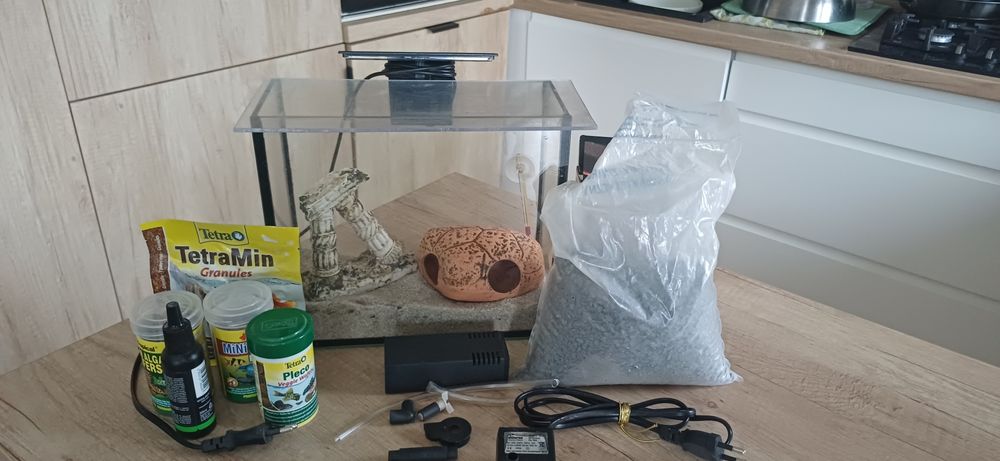 Zestaw małe akwarium do  małych rybek, kraba, krewetek