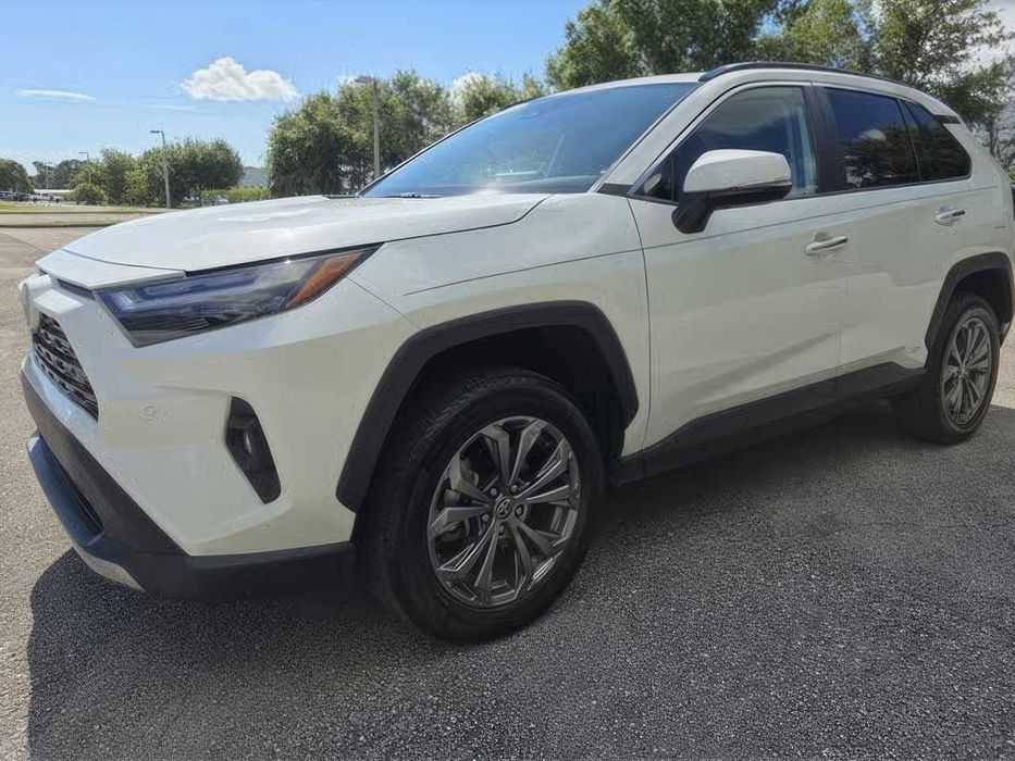 Toyota RAV4      2022