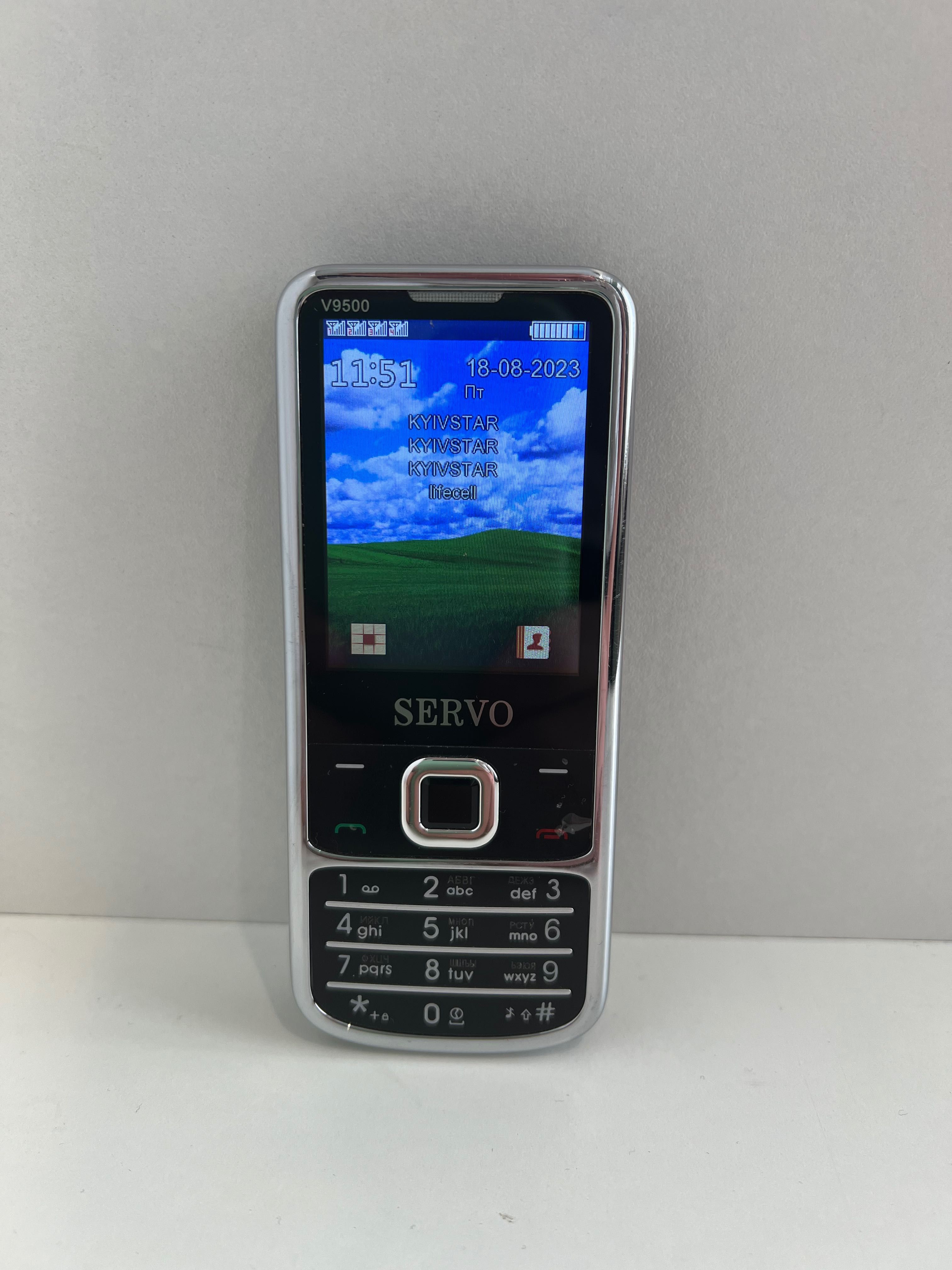 4х симний телефон Servo V9500