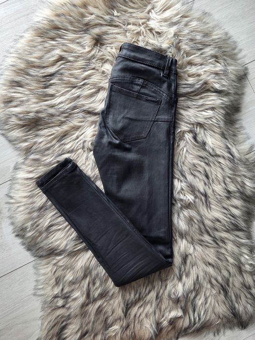 Woskowane spodnie Mango rozm. 32 push-up