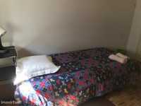 579395 - Quarto com cama de solteiro em apartamento com 4 quartos