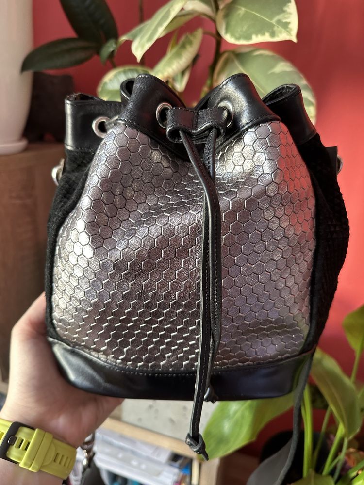 Mięta mini bucket bag antracytowe sześciokąty