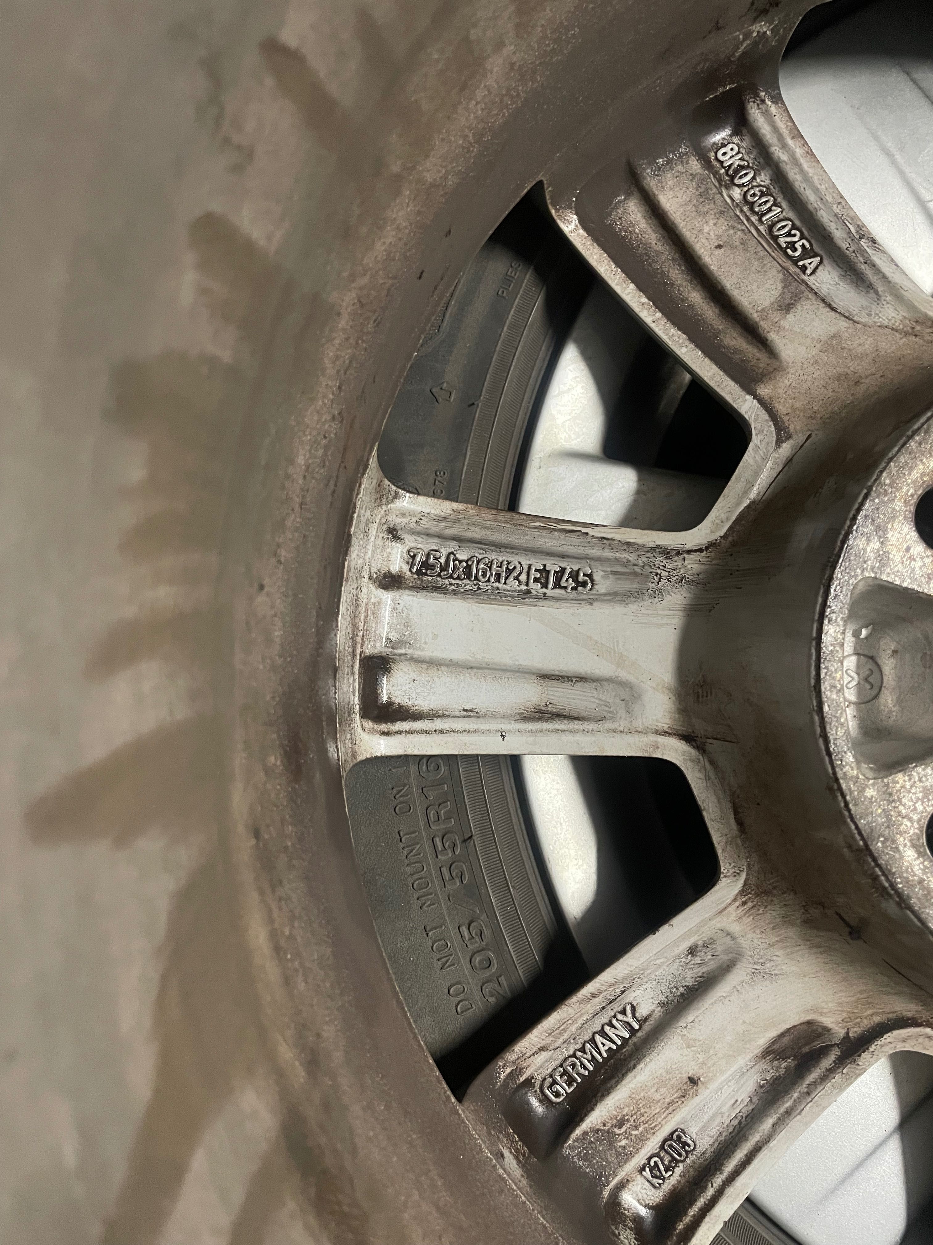 Felgi oryginalne Audi a4b8 7.5J 16H2 ET45 + opony DUNLOP 205/55/16