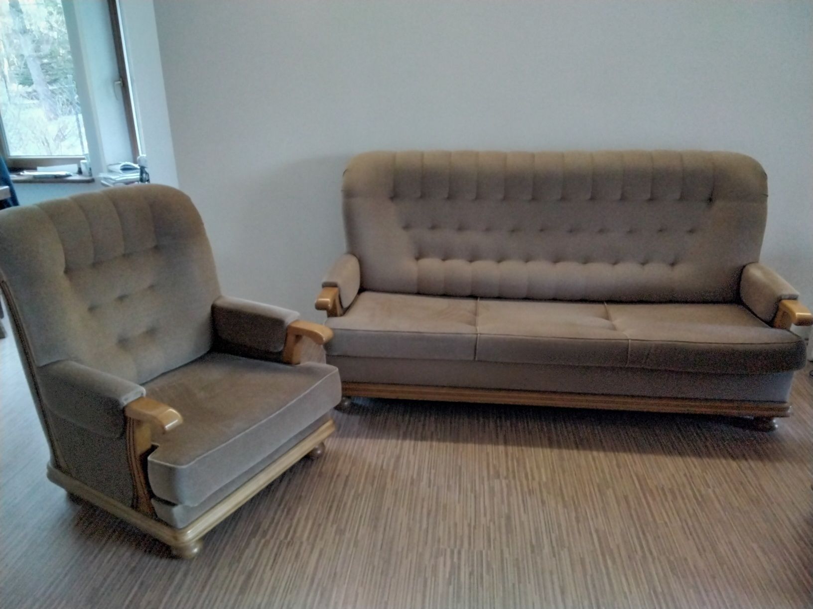 Sofa rozkładana i dwa  fotele