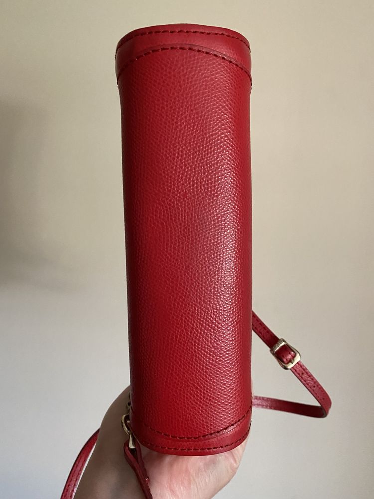 Oryginalna torebka Guess Luxe 20x15 cm czerwona skórzana