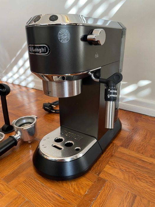 Máquina Café Delonghi Dedica Preta - como nova!
