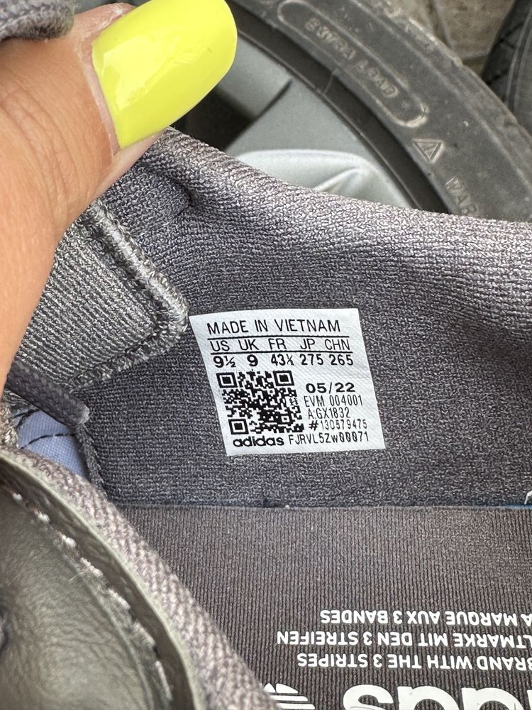 Продам Adidas Ozweego