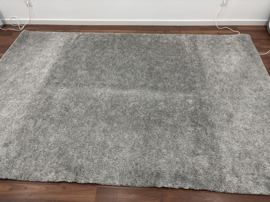 Tapete pelo curto cinzento